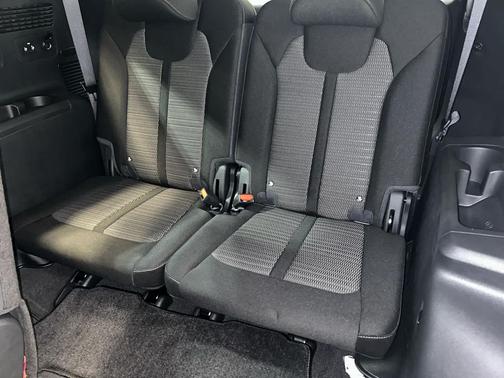 Ivory Silver 2026 Kia Sorento LX