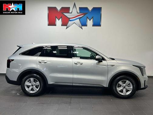 Ivory Silver 2026 Kia Sorento LX