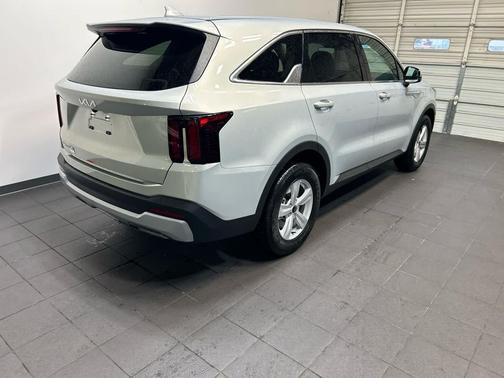 Ivory Silver 2026 Kia Sorento LX