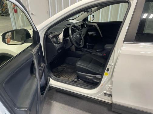 Super White 2017 Toyota RAV4 LE