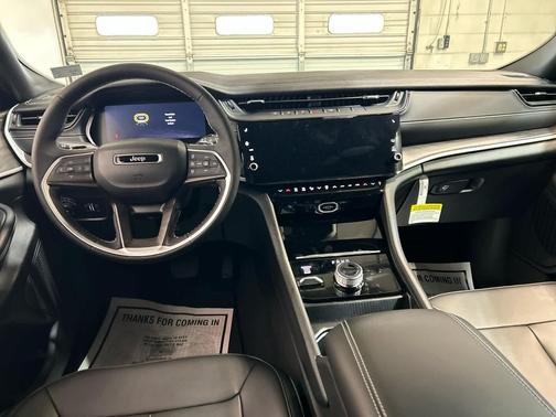 Bright White Clearcoat 2026 Jeep Grand Cherokee Limited
