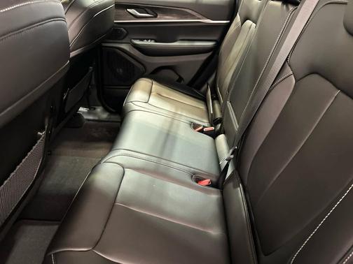 Bright White Clearcoat 2026 Jeep Grand Cherokee Limited