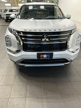 White Diamond 2026 Mitsubishi Outlander SE S-AWC