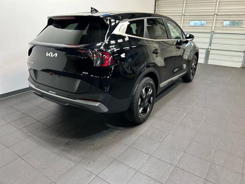 Ebony Black 2026 Kia Sportage LX