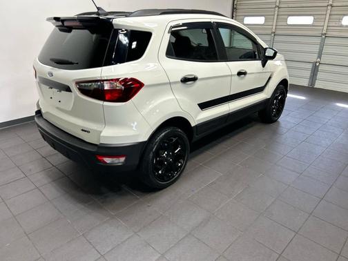 Diamond White 2022 Ford EcoSport SES