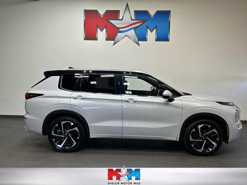 White Diamond/Black Roof 2024 Mitsubishi Outlander SEL S-AWC