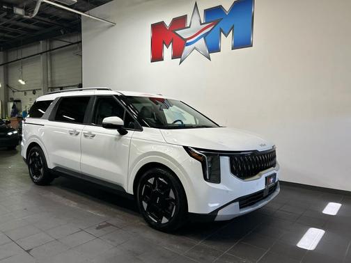 Snow White Pearl 2025 Kia Carnival EX