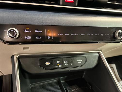 Snow White Pearl 2025 Kia Carnival EX