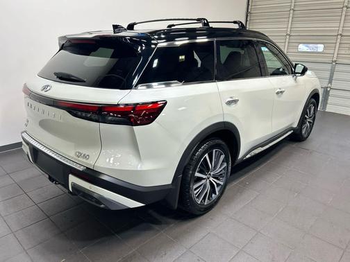 Majestic White/Black Obsidian 2024 INFINITI QX60 AUTOGRAPH