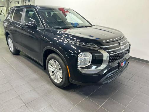 LABRADOR_BLACK 2026 Mitsubishi Outlander ES 2.5 S-AWC