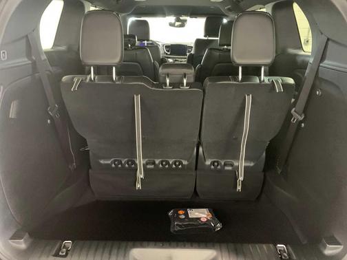 2025 Chrysler Voyager LX