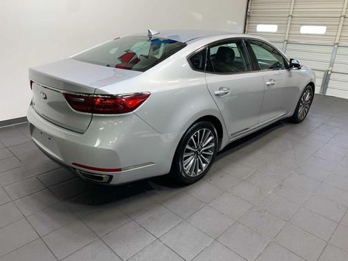 2017 Kia Cadenza Premium