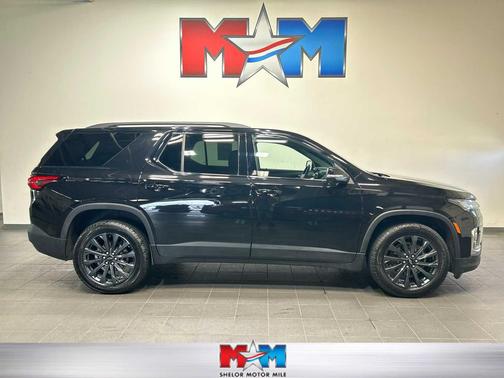 Mosaic Black Metallic 2023 Chevrolet Traverse RS