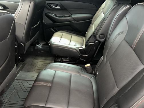 Mosaic Black Metallic 2023 Chevrolet Traverse RS