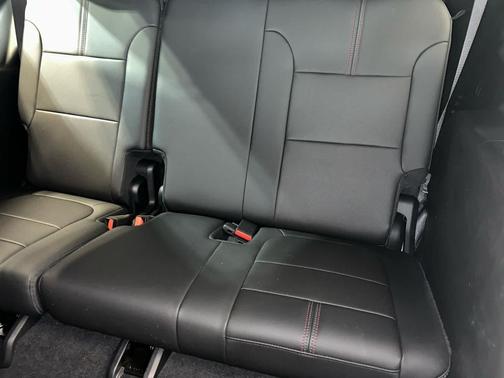 Mosaic Black Metallic 2023 Chevrolet Traverse RS
