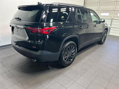 Mosaic Black Metallic 2023 Chevrolet Traverse RS