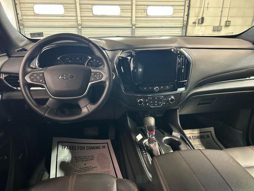 Mosaic Black Metallic 2023 Chevrolet Traverse RS