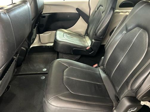 Velvet Red Pearlcoat 2019 Chrysler Pacifica Touring L