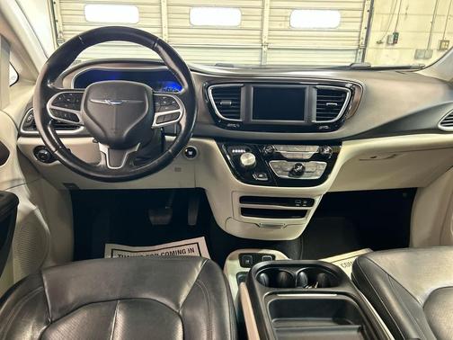 Velvet Red Pearlcoat 2019 Chrysler Pacifica Touring L