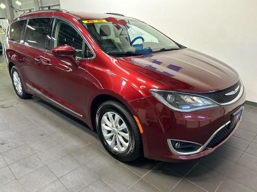 Velvet Red Pearlcoat 2019 Chrysler Pacifica Touring L