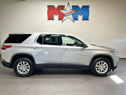Silver Ice Metallic 2020 Chevrolet Traverse LS