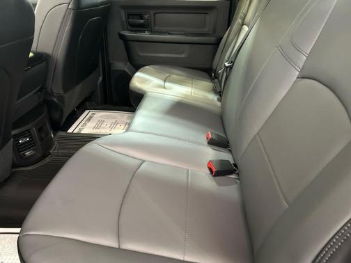 Bright White Clearcoat 2026 RAM 3500 Tradesman Crew Cab 4x4 8' Box