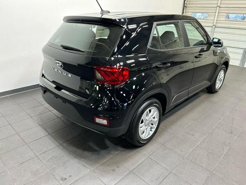 Onyx Black 2026 Hyundai VENUE SE