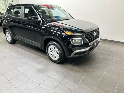 Onyx Black 2026 Hyundai VENUE SE