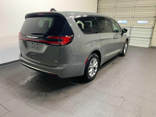 2025 Chrysler Pacifica L