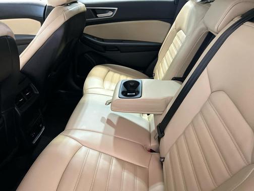 Rapid Red Metallic Tinted Clearcoat 2022 Ford Edge SEL