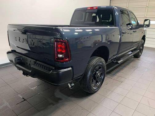 2026 RAM 2500 Tradesman Crew Cab 4x4 6'4' Box