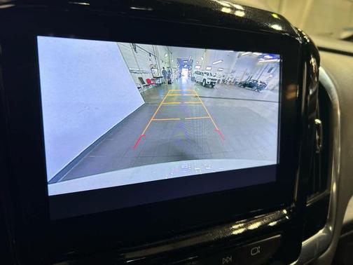 Summit White 2023 Chevrolet Traverse LT Cloth