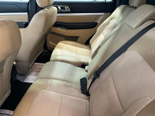White Platinum Metallic Tri-Coat 2016 Ford Explorer XLT
