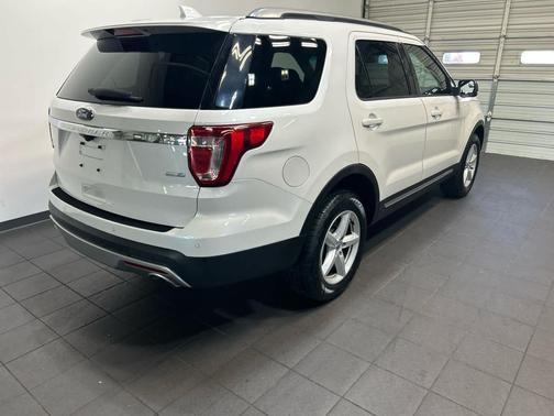 White Platinum Metallic Tri-Coat 2016 Ford Explorer XLT