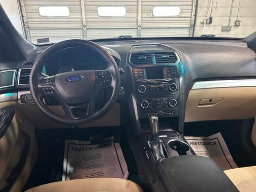 White Platinum Metallic Tri-Coat 2016 Ford Explorer XLT