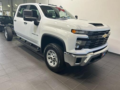 Summit White 2026 Chevrolet Silverado 3500 Crew Cab, Long Bed, WT Dual Rear Wheel, RWD