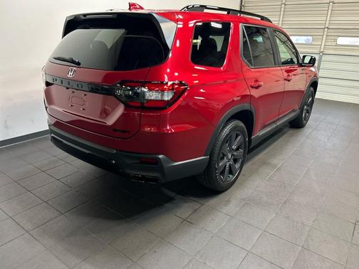 Radiant Red Metallic II 2026 Honda Pilot Sport