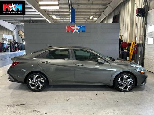 2025 Hyundai ELANTRA Limited
