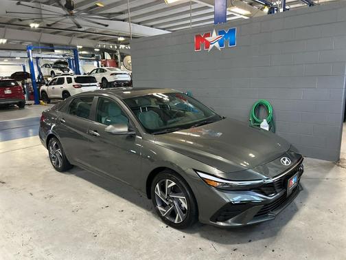 2025 Hyundai ELANTRA Limited