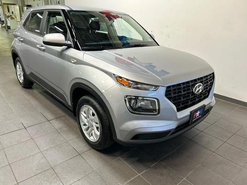Shimmering Silver 2026 Hyundai VENUE SE