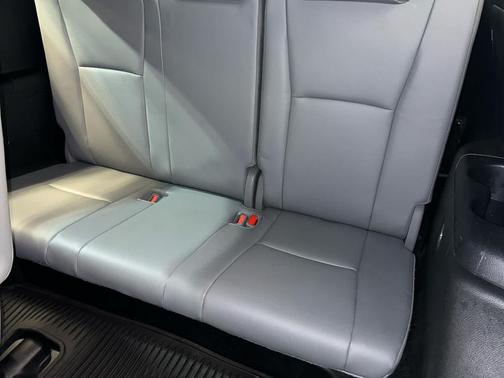 Magnetic Gray Metallic 2021 Toyota Highlander Hybrid XLE