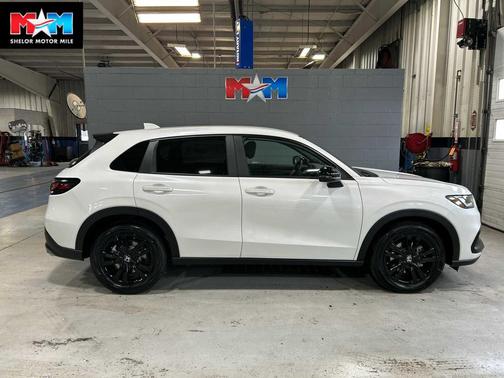 Platinum White Pearl 2026 Honda HR-V AWD Sport