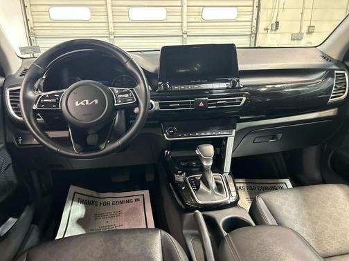 Gravity Gray 2023 Kia Seltos EX