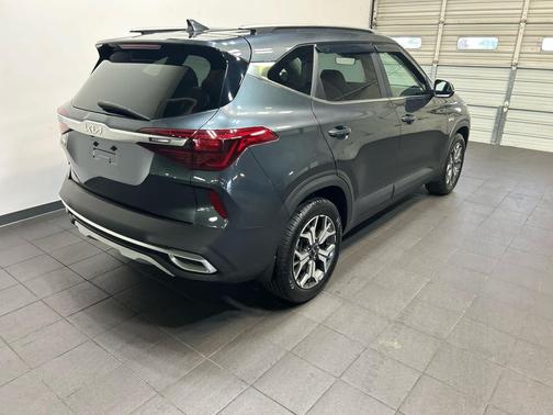 Gravity Gray 2023 Kia Seltos EX