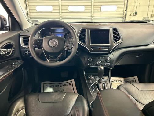 Diamond Black Crystal Pearlcoat 2022 Jeep Cherokee Trailhawk