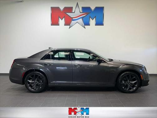 2023 Chrysler 300 Touring
