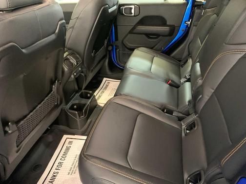 2025 Jeep Gladiator High Tide