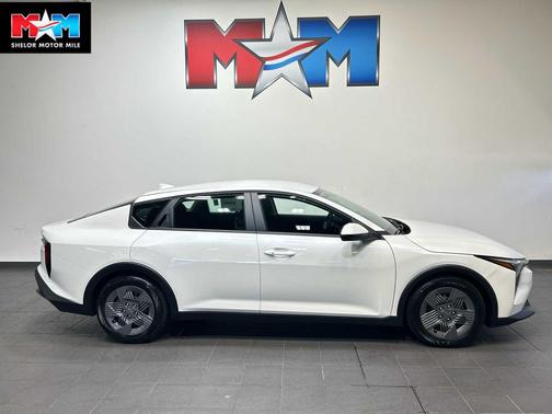 Snow White Pearl 2026 Kia K4 LX