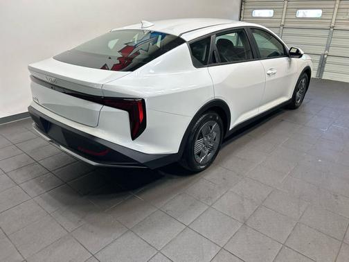Snow White Pearl 2026 Kia K4 LX