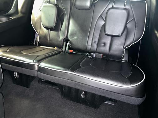 Red Hot Pearlcoat 2025 Chrysler Pacifica Limited